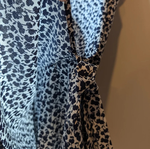 Monteau Women's Small Navy and White Pattern Sleeveless Faux Tie Front Blouse - Picture 8 of 10